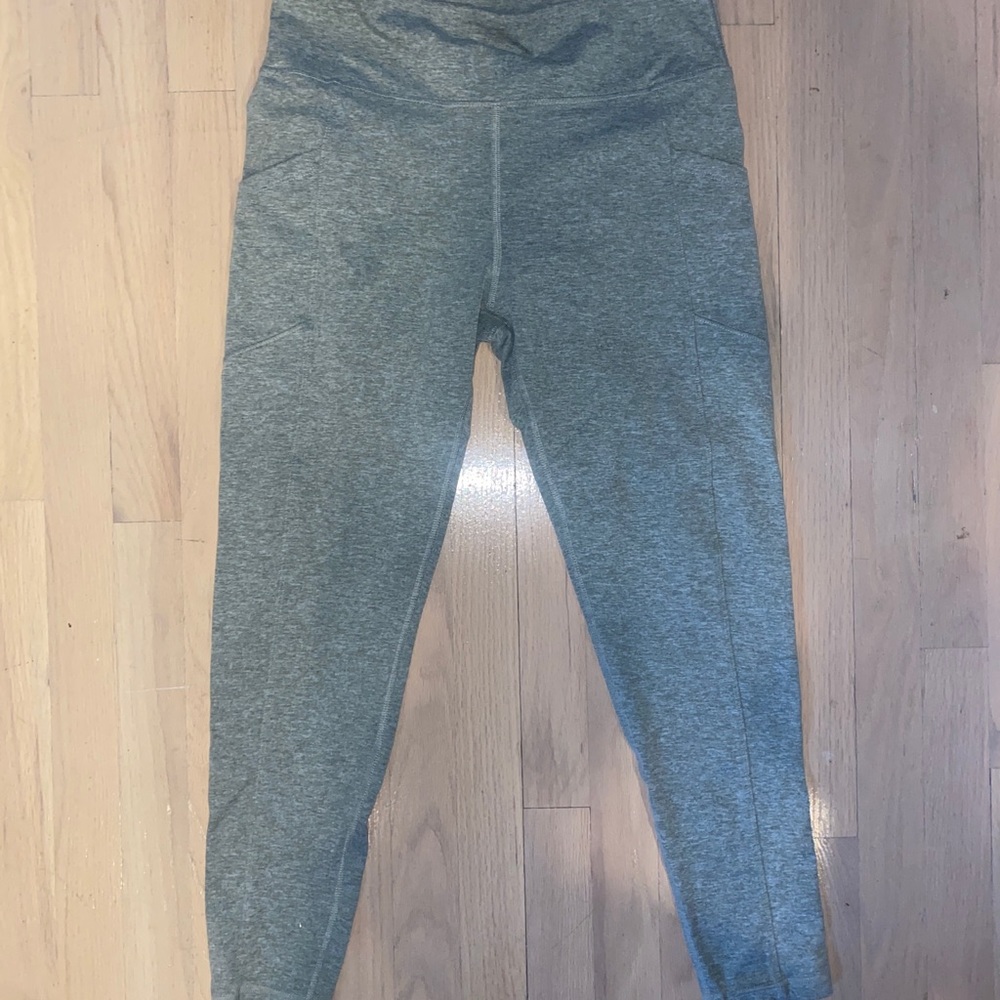 Light green pocket leggings